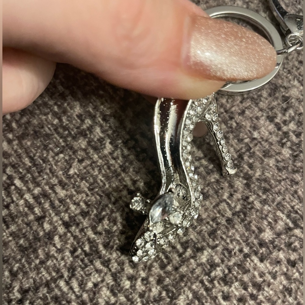 Shoe Purse Charm/Keychain in Silvertone with Rhinestones. New in Package. - Picture 3 of 4
